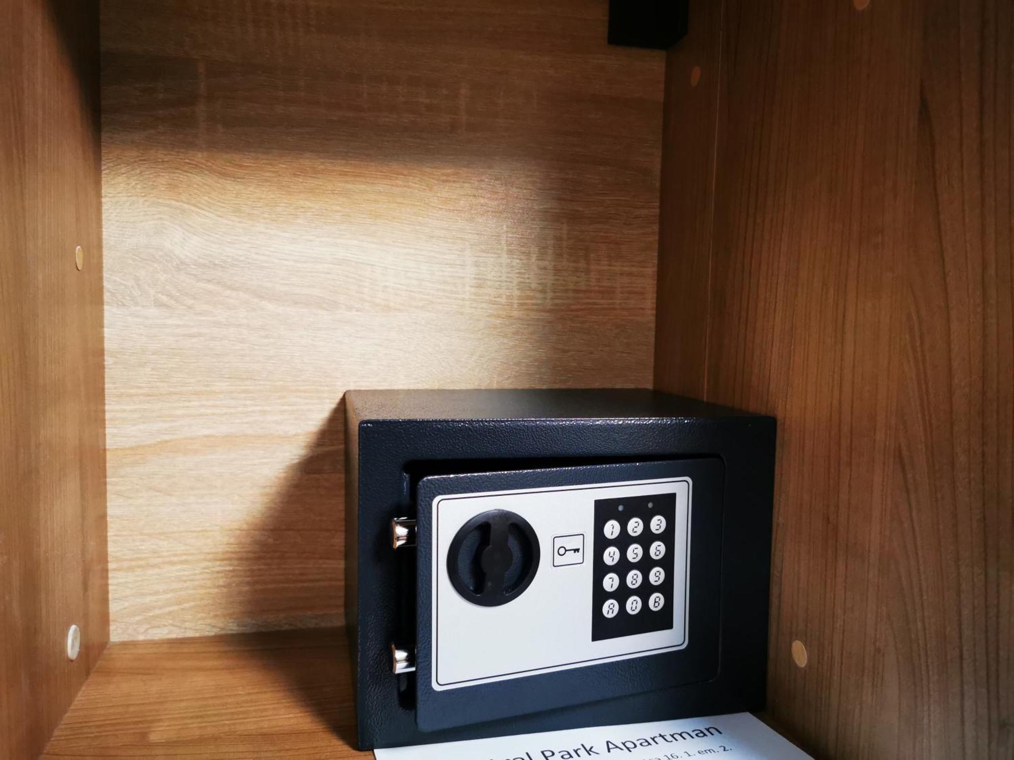 Central Park Apartman Szekszárd 外观 照片